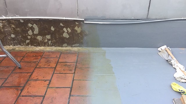 Sơn chống thấm sân thượng là giải pháp tối ưu để bảo vệ ngôi nhà của bạn khỏi nước mưa và ẩm ướt. Được thiết kế để chống thấm hoàn hảo, sơn giúp cho sân thượng trở nên vừa đẹp vừa chắc chắn hơn.